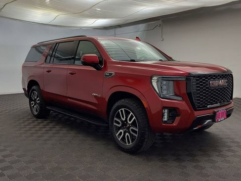 Used 2023 GMC Yukon XL AT4 w/ Technology Package AWD/4WD image 7