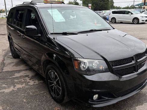 Used 2017 Dodge Grand Caravan GT FWD image 3