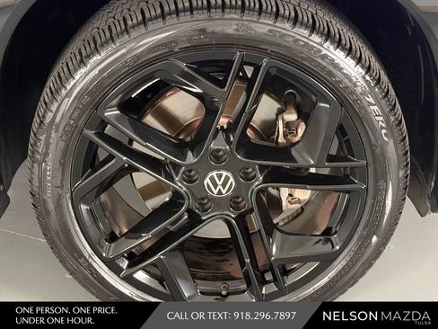 Used 2025 Volkswagen Tiguan SE R-Line AWD/4WD image 16