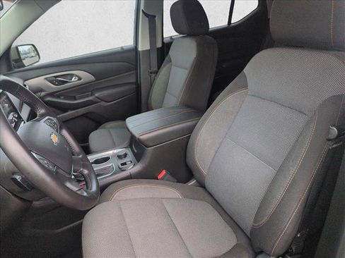 Used 2020 Chevrolet Traverse LT image 16