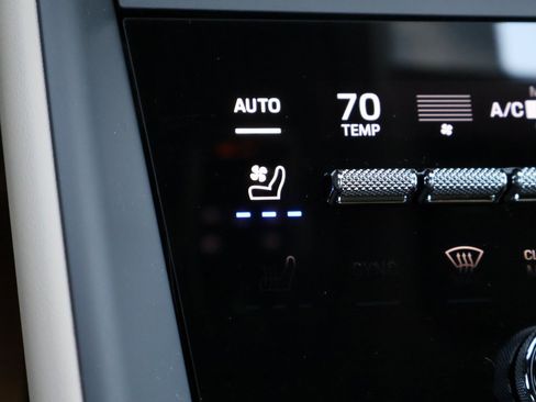 New 2025 Porsche Macan Electric image 28