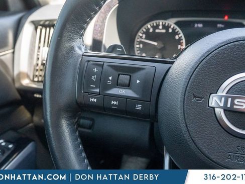 Used 2023 Nissan Pathfinder SL AWD/4WD image 10
