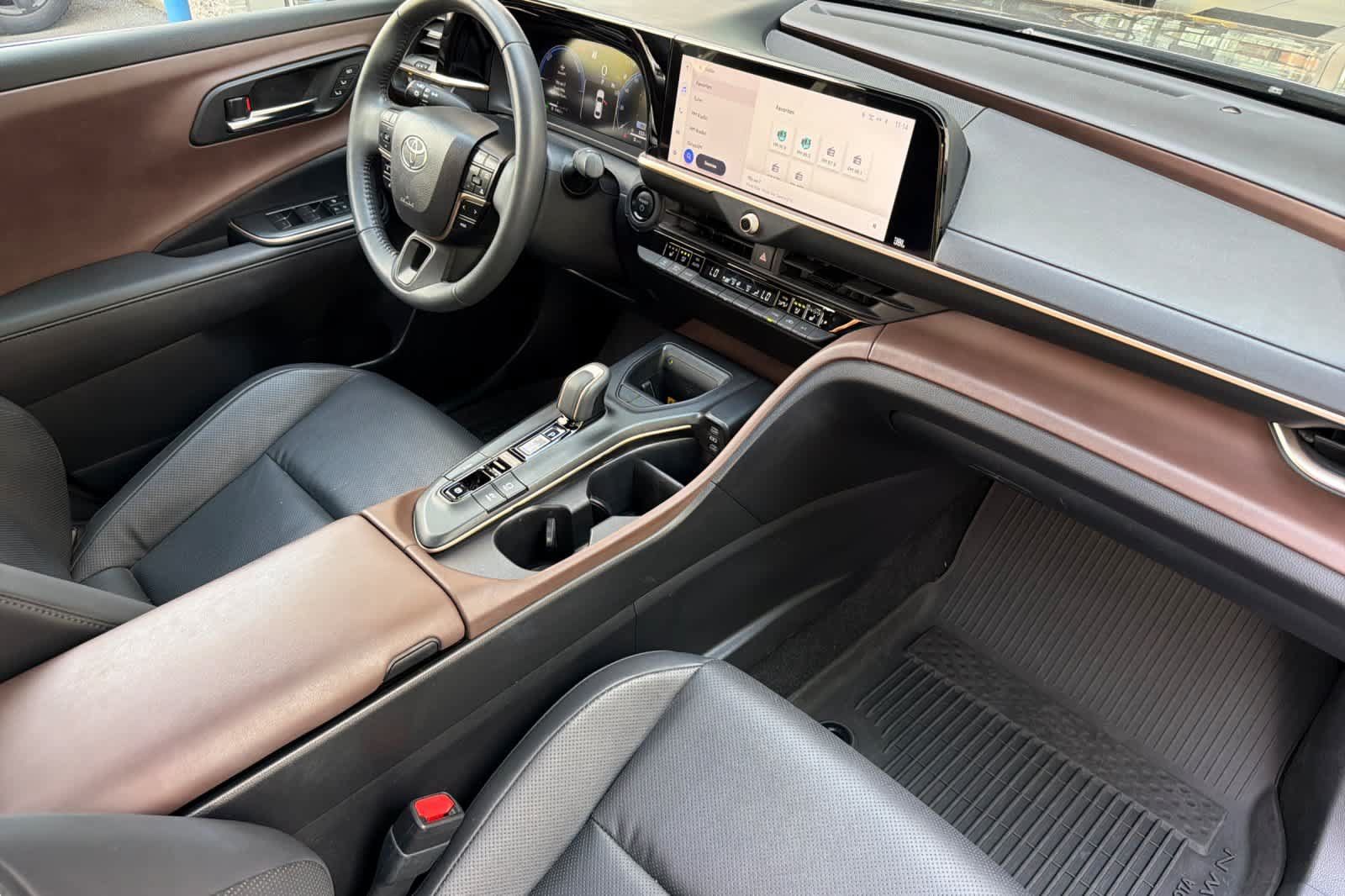 Used 2023 Toyota Crown AWD/4WD image 17
