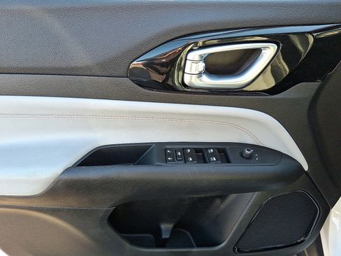 Used 2024 Jeep Compass Limited image 12