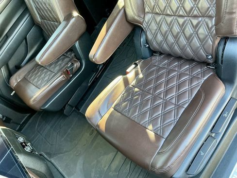 Used 2023 Chevrolet Suburban Z71 w/ Luxury Package image 29