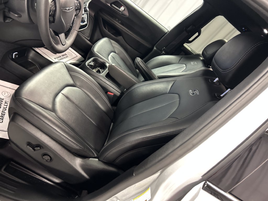 Used 2026 Chrysler Pacifica Select w/ S Appearance Package FWD image 12