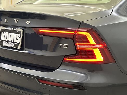 Used 2020 Volvo S60 T5 Momentum FWD image 29