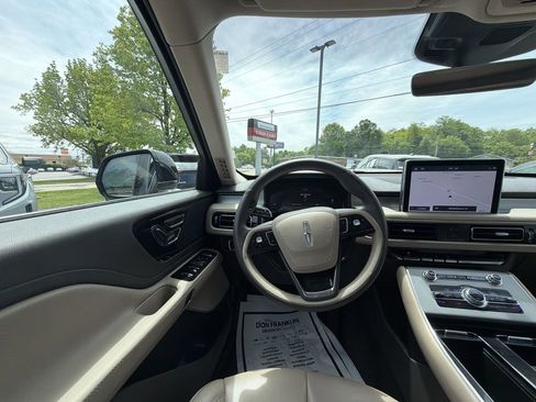 Used 2023 Lincoln Aviator AWD w/ Premium Package image 14