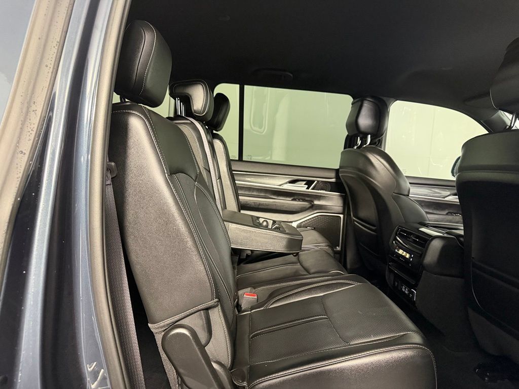 Certified 2023 Jeep Wagoneer 4WD image 18