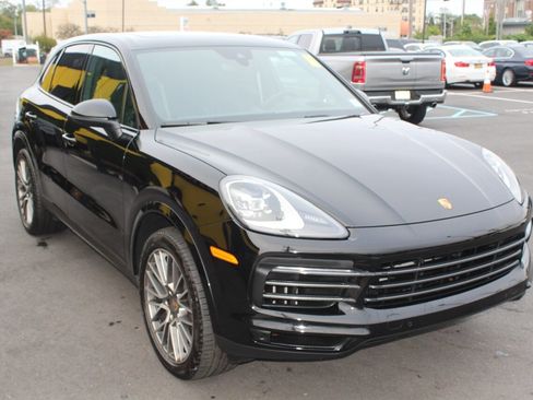 Used 2022 Porsche Cayenne Platinum Edition image 4