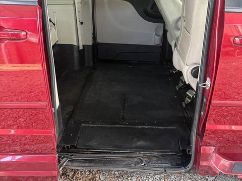 Used 2014 Dodge Grand Caravan SXT w/ UConnect Hands-Free Group FWD image 6