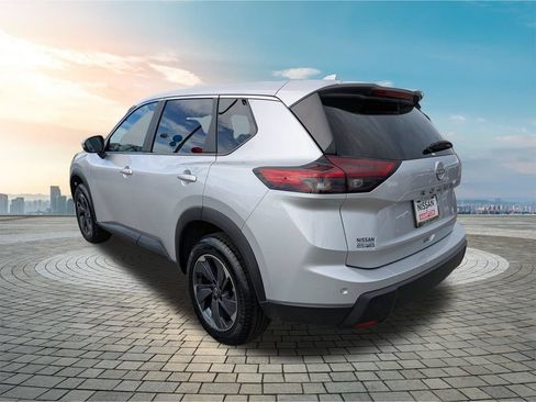 Certified 2025 Nissan Rogue SV FWD image 7