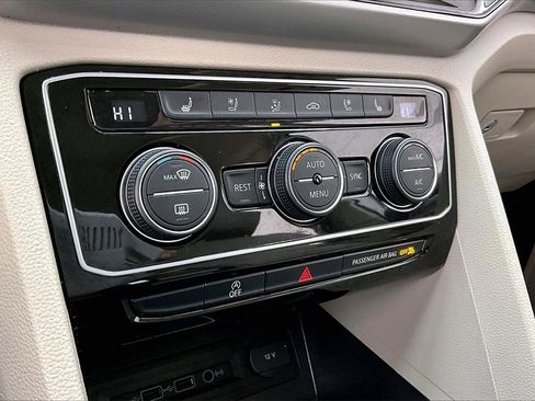 Used 2021 Volkswagen Atlas SEL Premium image 32