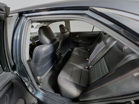Used 2015 Toyota Camry SE FWD image 29