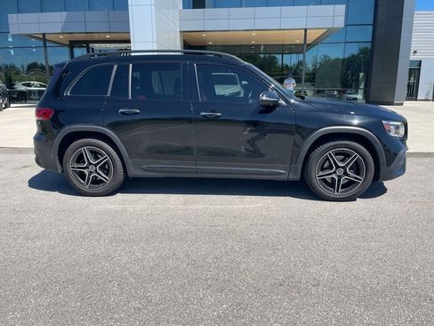 Used 2021 Mercedes-Benz GLB 250 4MATIC image 3