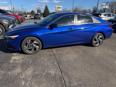 Used 2025 Hyundai Elantra Limited image 1