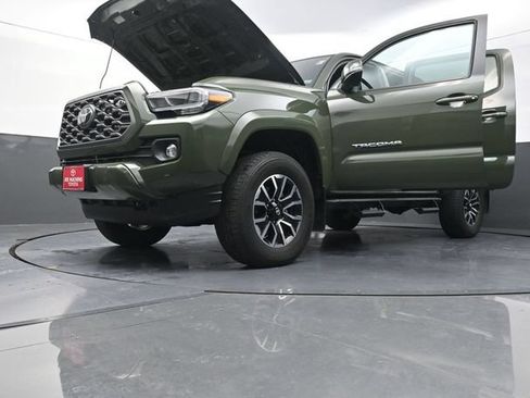 Used 2022 Toyota Tacoma TRD Sport w/ Technology Package AWD/4WD image 41