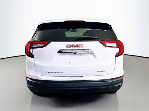 Used 2022 GMC Terrain SLE image 8