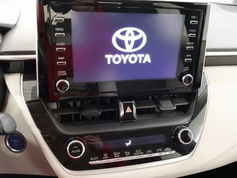 Used 2020 Toyota Corolla LE image 19