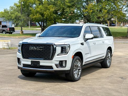 Used 2023 GMC Yukon XL Denali Ultimate AWD/4WD image 5