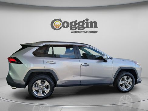 Used 2022 Toyota RAV4 XLE AWD/4WD image 4