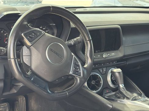 Used 2023 Chevrolet Camaro LT w/ Technology Package RWD image 5