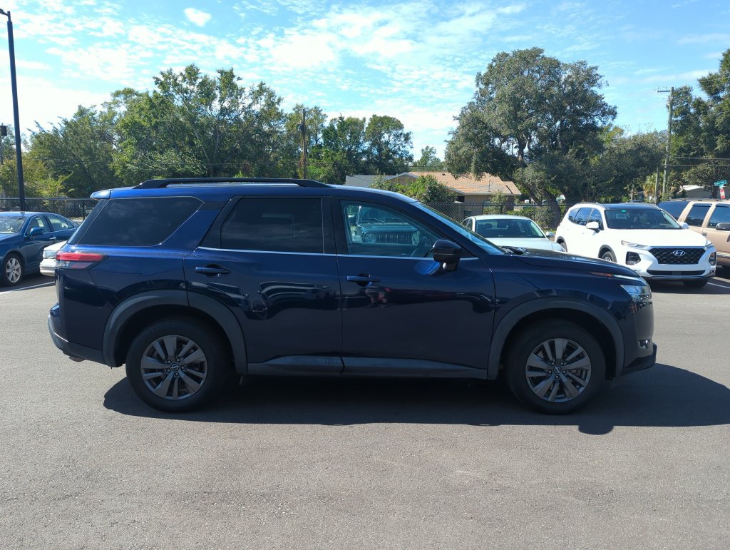 Used 2022 Nissan Pathfinder SV AWD/4WD image 8