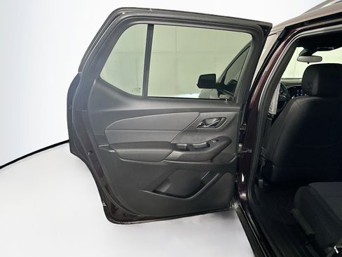 Used 2023 Chevrolet Traverse LT image 24