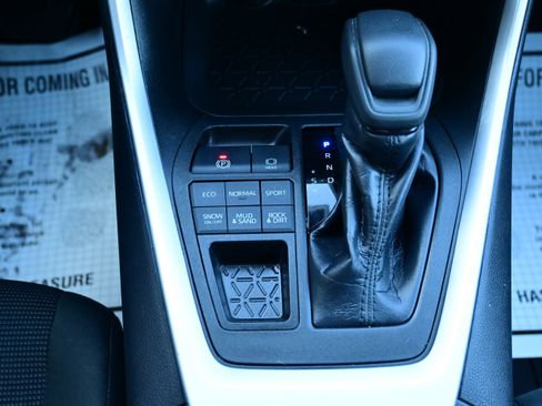 Used 2020 Toyota RAV4 LE image 20