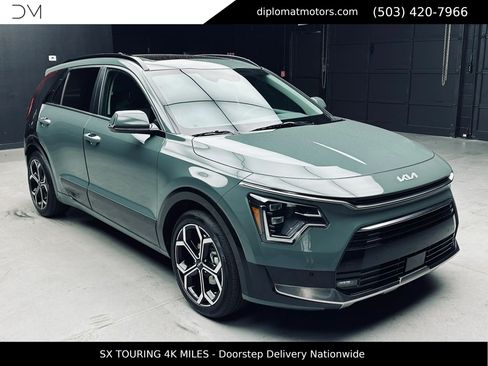 Used 2023 Kia Niro SX Touring FWD image 9