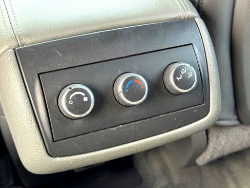 Used 2017 Chevrolet Traverse LT image 19