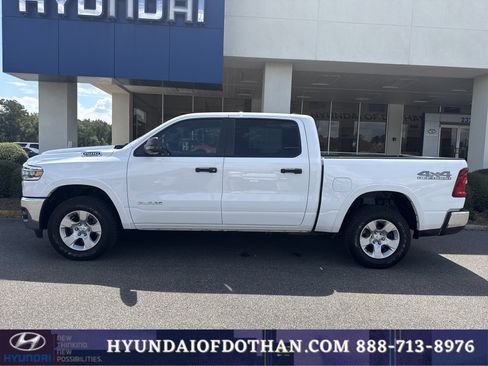 Used 2025 RAM 1500 Big Horn AWD/4WD image 2