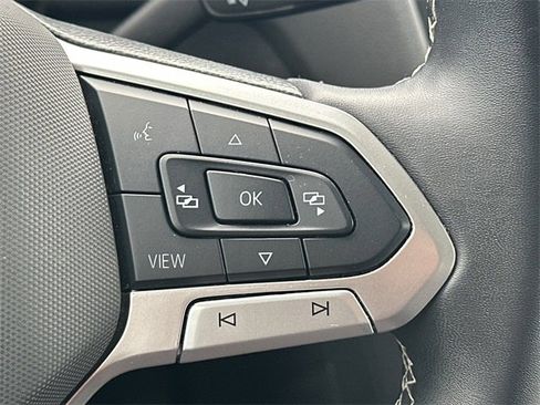 Used 2024 Volkswagen Tiguan SE image 21