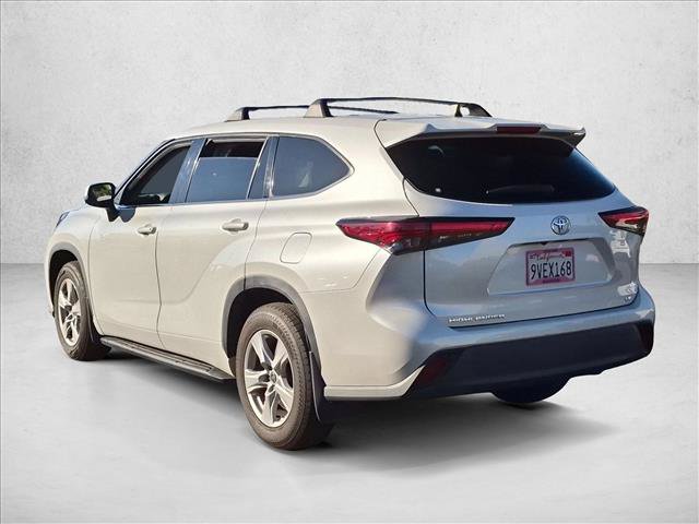Used 2022 Toyota Highlander LE FWD image 7