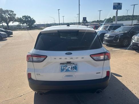 Used 2021 Ford Escape SE w/ SE Sport Appearance Package FWD image 4