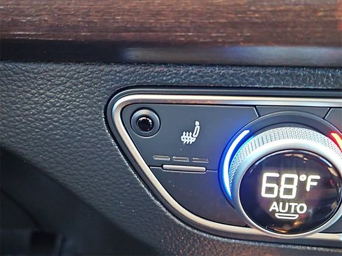 Certified 2025 Audi Q5 2.0T Premium Plus image 23