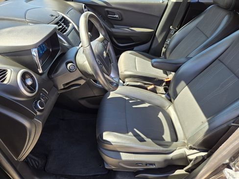 Used 2015 Chevrolet Trax LT w/ LT Sun and Sound Package FWD image 7