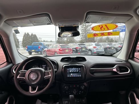 Used 2018 Jeep Renegade Latitude image 19