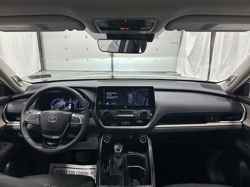 Used 2025 Toyota Grand Highlander AWD image 44