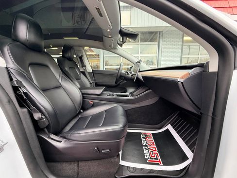 Used 2022 Tesla Model Y Long Range image 38