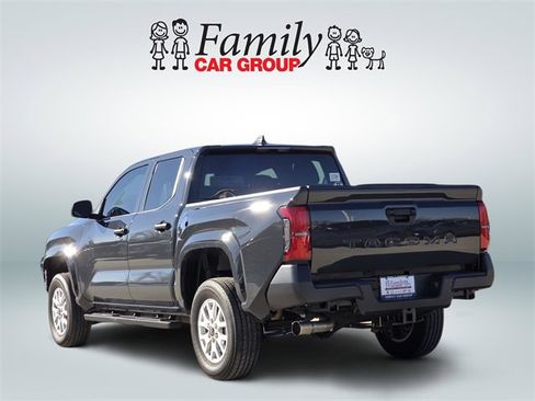 Used 2025 Toyota Tacoma SR image 3