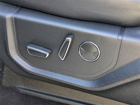 Used 2019 Ford F350 Lariat image 19