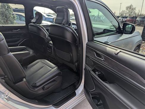 Used 2025 Jeep Grand Cherokee L Overland w/ Luxury Tech Group IV image 16