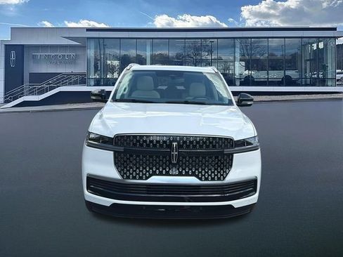 New 2027 Lincoln Navigator Reserve AWD/4WD image 2