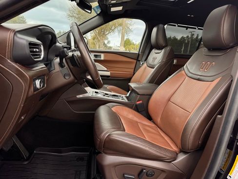 Used 2021 Ford Explorer King Ranch w/ Premium Technology Package image 11