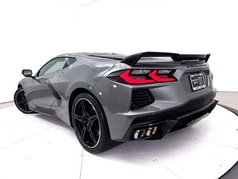 Used 2022 Chevrolet Corvette Stingray Premium Cpe w/ Z51 Performance Package RWD image 2