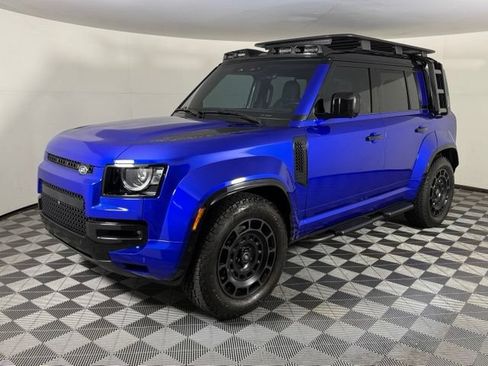 Used 2025 Land Rover Defender 110 AWD/4WD image 2