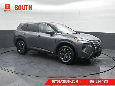 Used 2025 Nissan Rogue SV FWD image 4