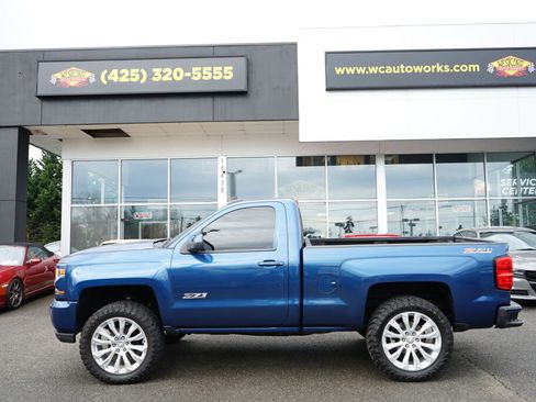 Used 2017 Chevrolet Silverado 1500 LT w/ LT Convenience Package image 2
