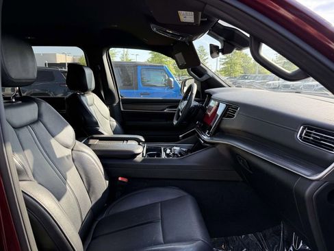 Certified 2024 Jeep Wagoneer L Series II w/ Flexible Seating Group AWD/4WD image 15